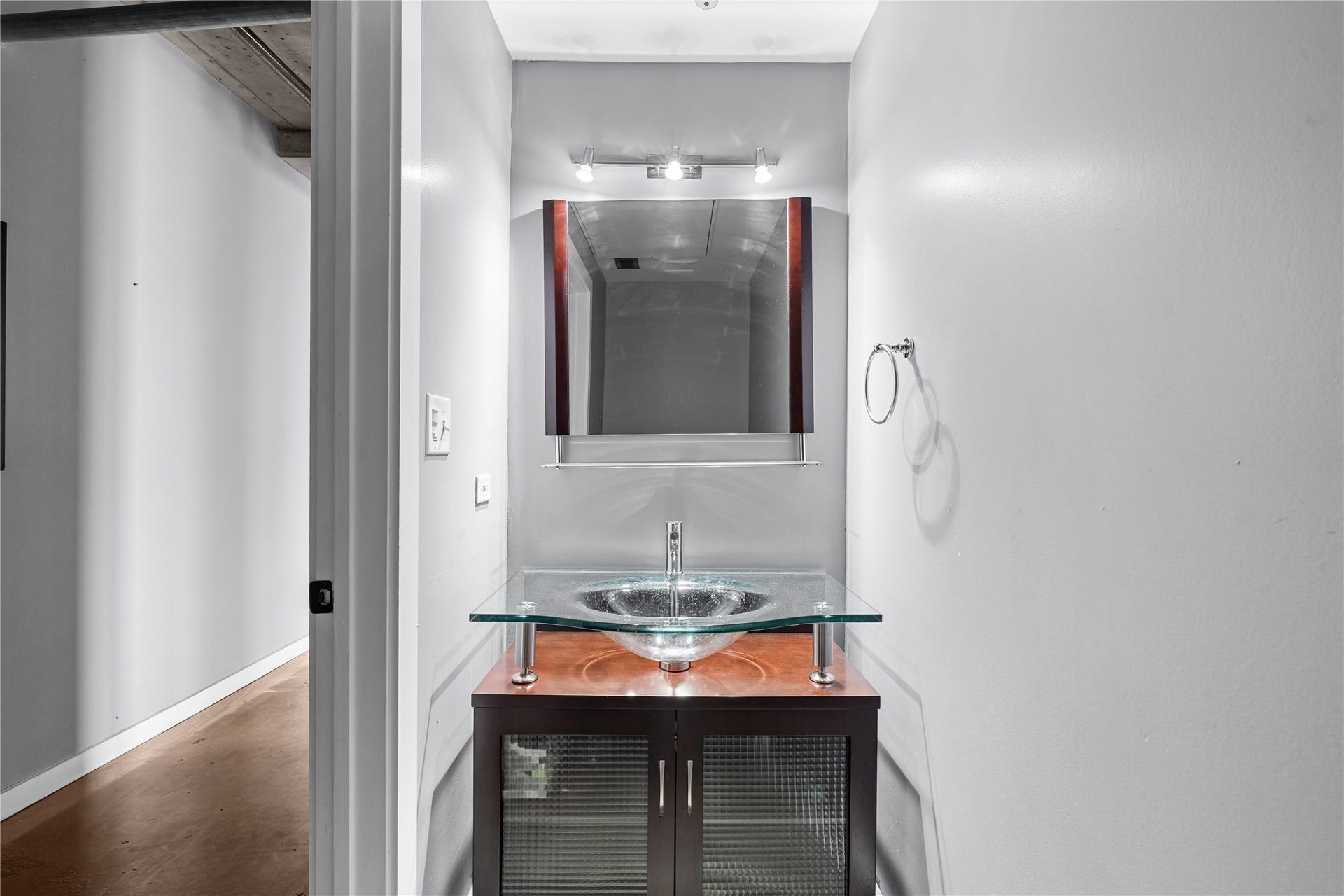 2000 Bagby St Street, #13430, Houston, TX 77002 A stylish powder room adds personality just off the main living spaces, pairing a modern vanity with the lofts clean, contemporary aesthetic.
