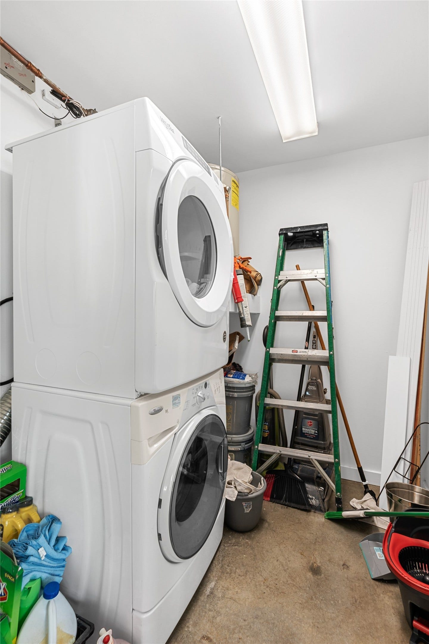 2000 Bagby St Street, #13430, Houston, TX 77002 Utility on first floor also has plenty of space for additional storage.