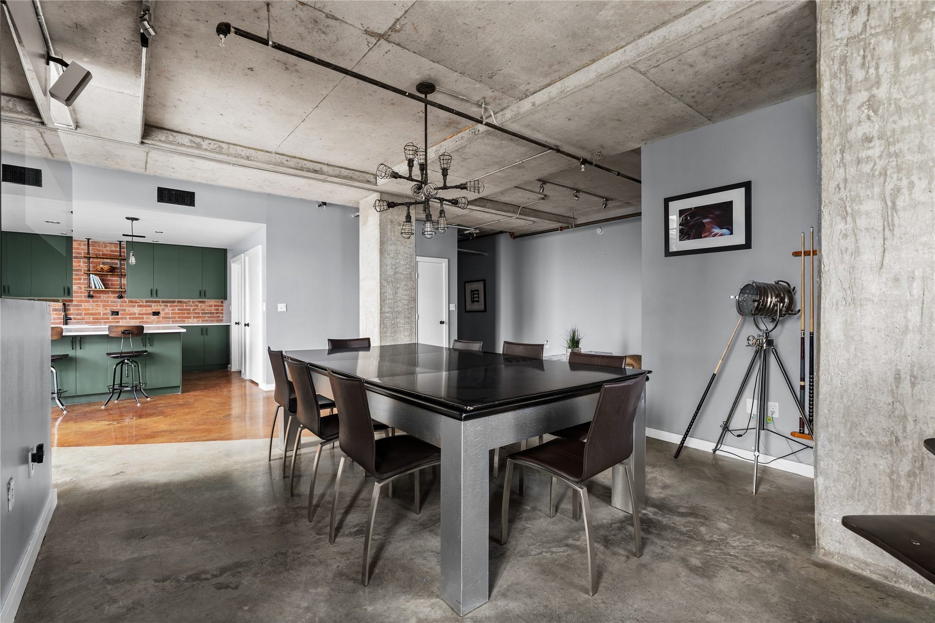 2000 Bagby St Street, #13430, Houston, TX 77002 The dining area balances the lofts industrial architecture with a more intimate setting, offering generous space for entertaining while remaining connected to the kitchen and living areas.