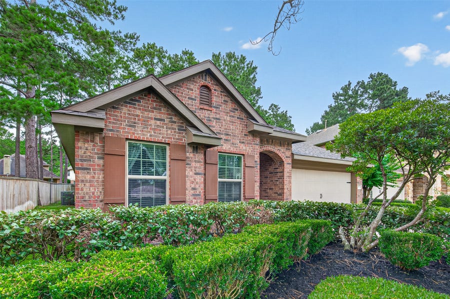 Property photo for 7 Cayahoga Court, The Woodlands, TX