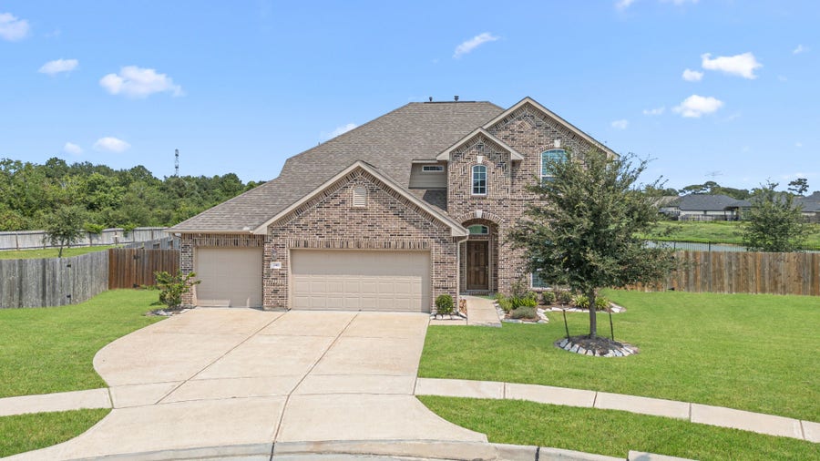 Property photo for 341 Burgundy Drive, Alvin, TX
