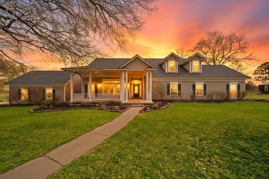 Property photo for 32540 Courtneyy Road, Navasota, TX