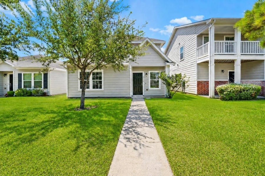 Property photo for 1714 Claremont Garden Circle, Houston, TX