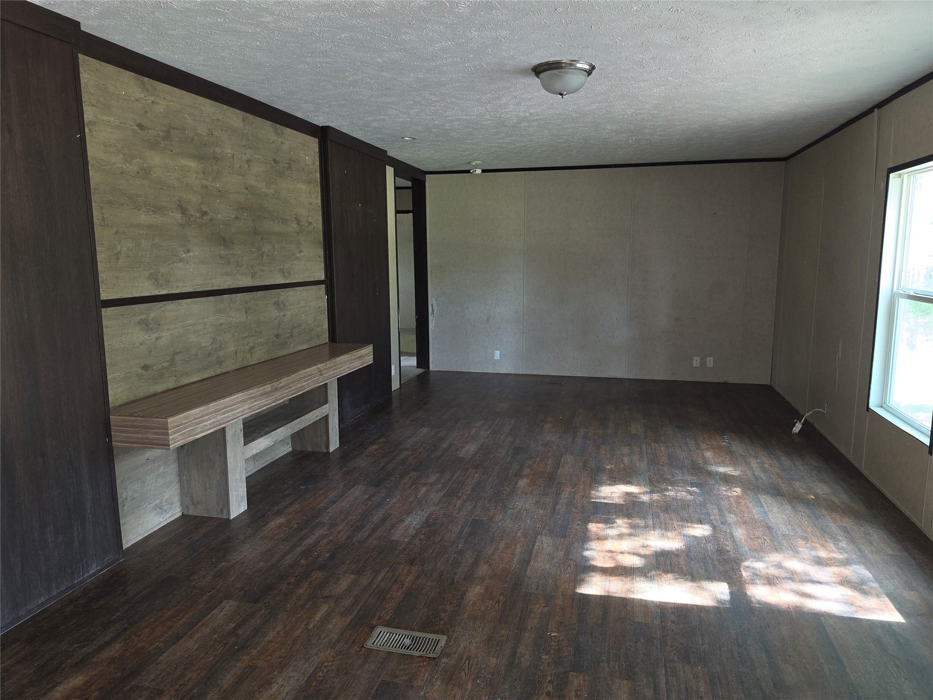 20527 Lake Forest Drive E, Guy, TX 77444