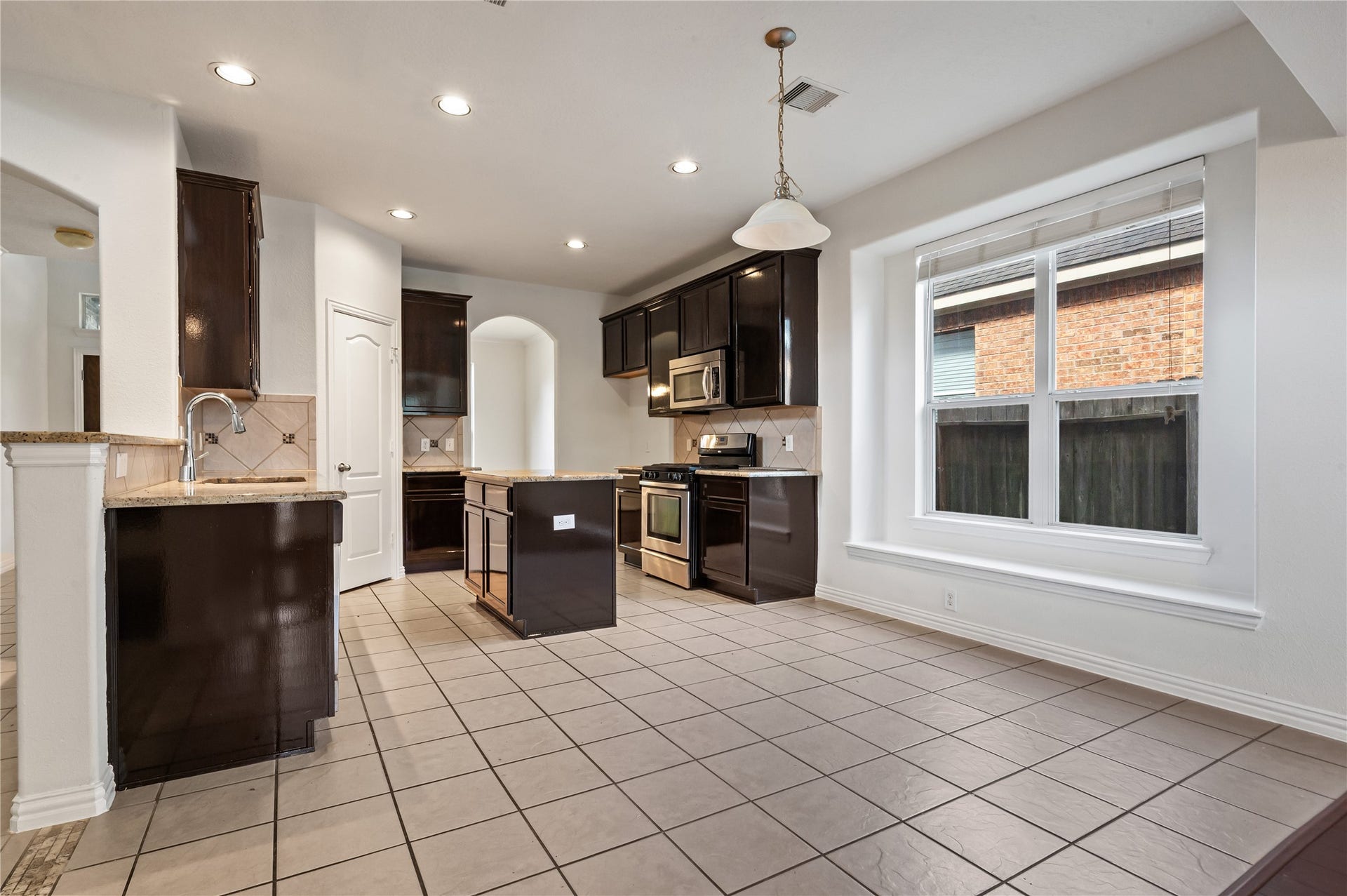 19911 Pemetic Trail, Richmond, TX 77407 Kitchen and Breakfast area