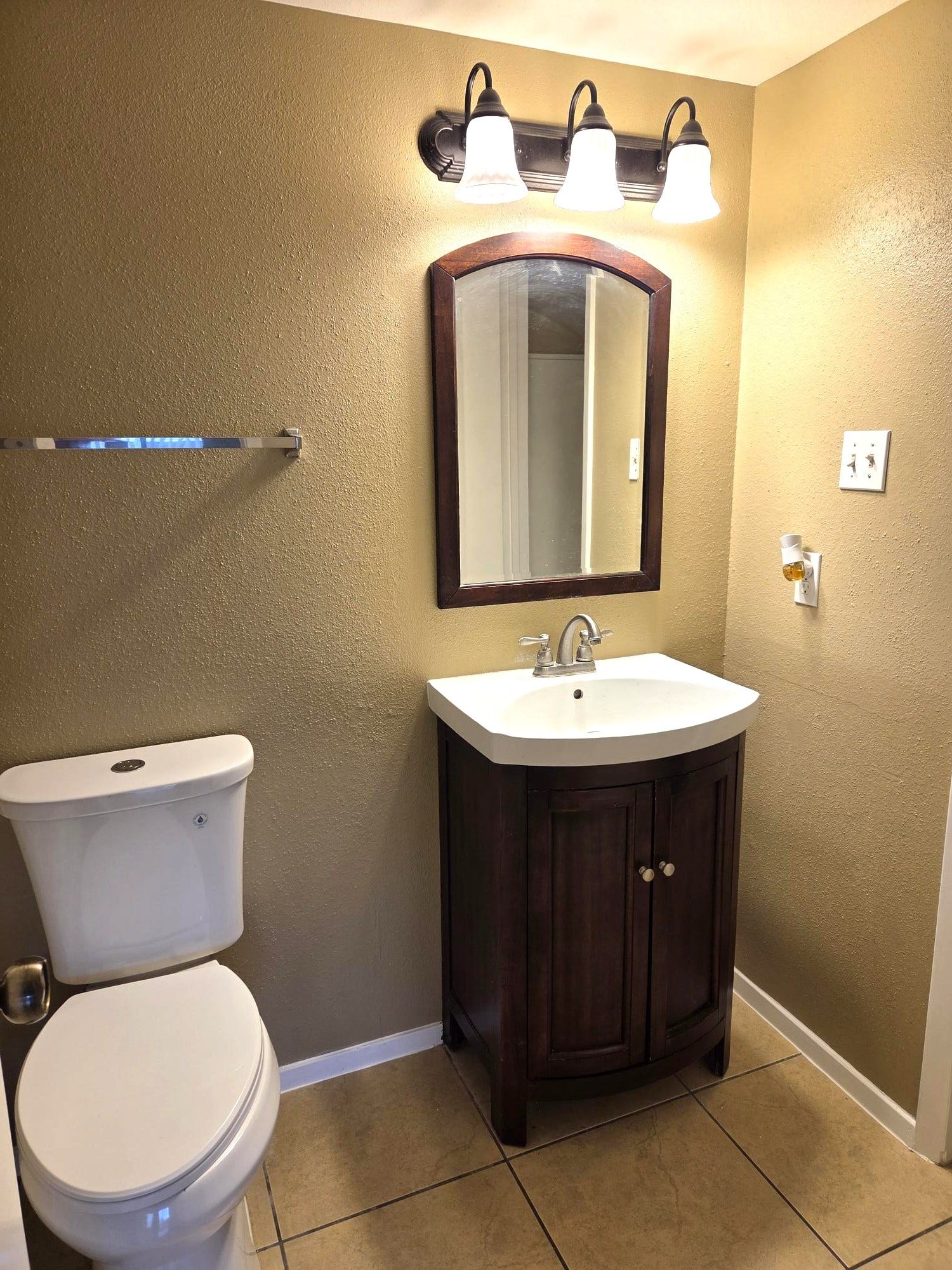 1st Floor Bathroom