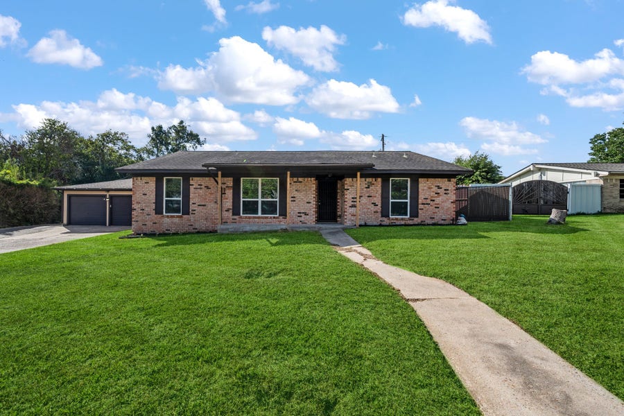 Property photo for 709 Scenic Drive, Baytown, TX