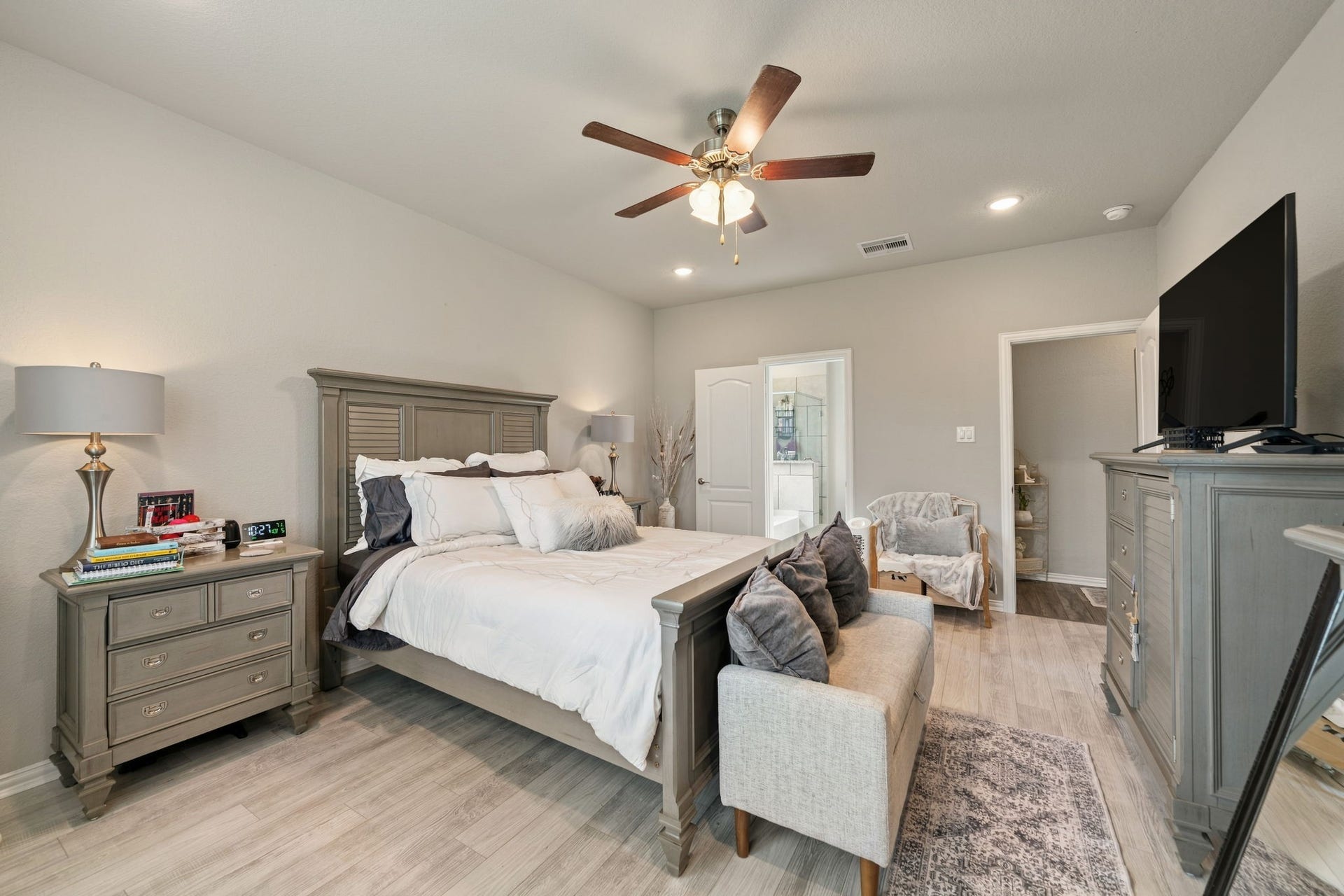 31410 Whitfield Court, Fulshear, TX 77441 Spacious and inviting bedroom all set in a soft, neutral color palette for a serene atmosphere.