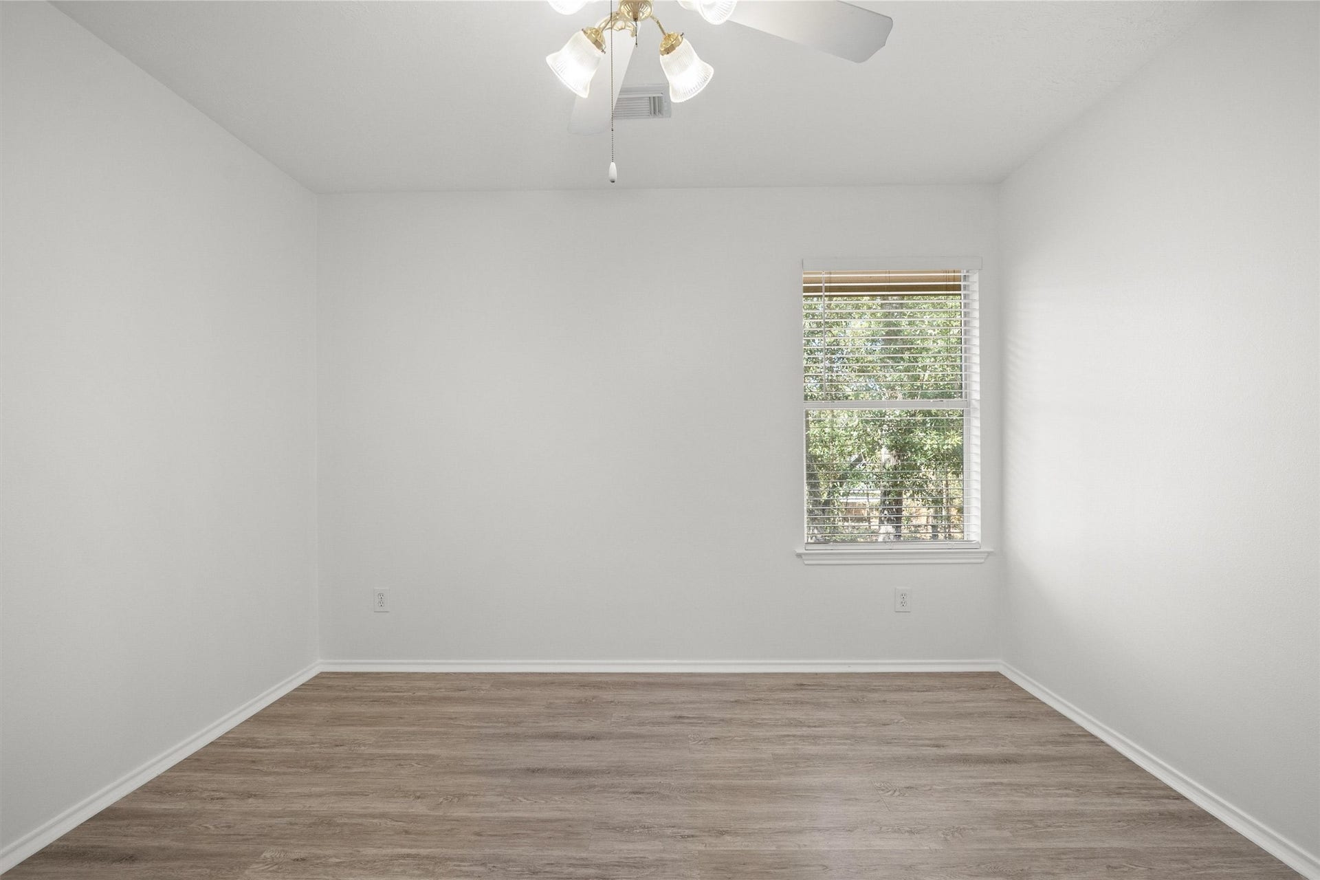 115 S Vesper Bend Circle, Spring, TX 77382 115 S Vesper Bend Circle, Spring, TX 77382