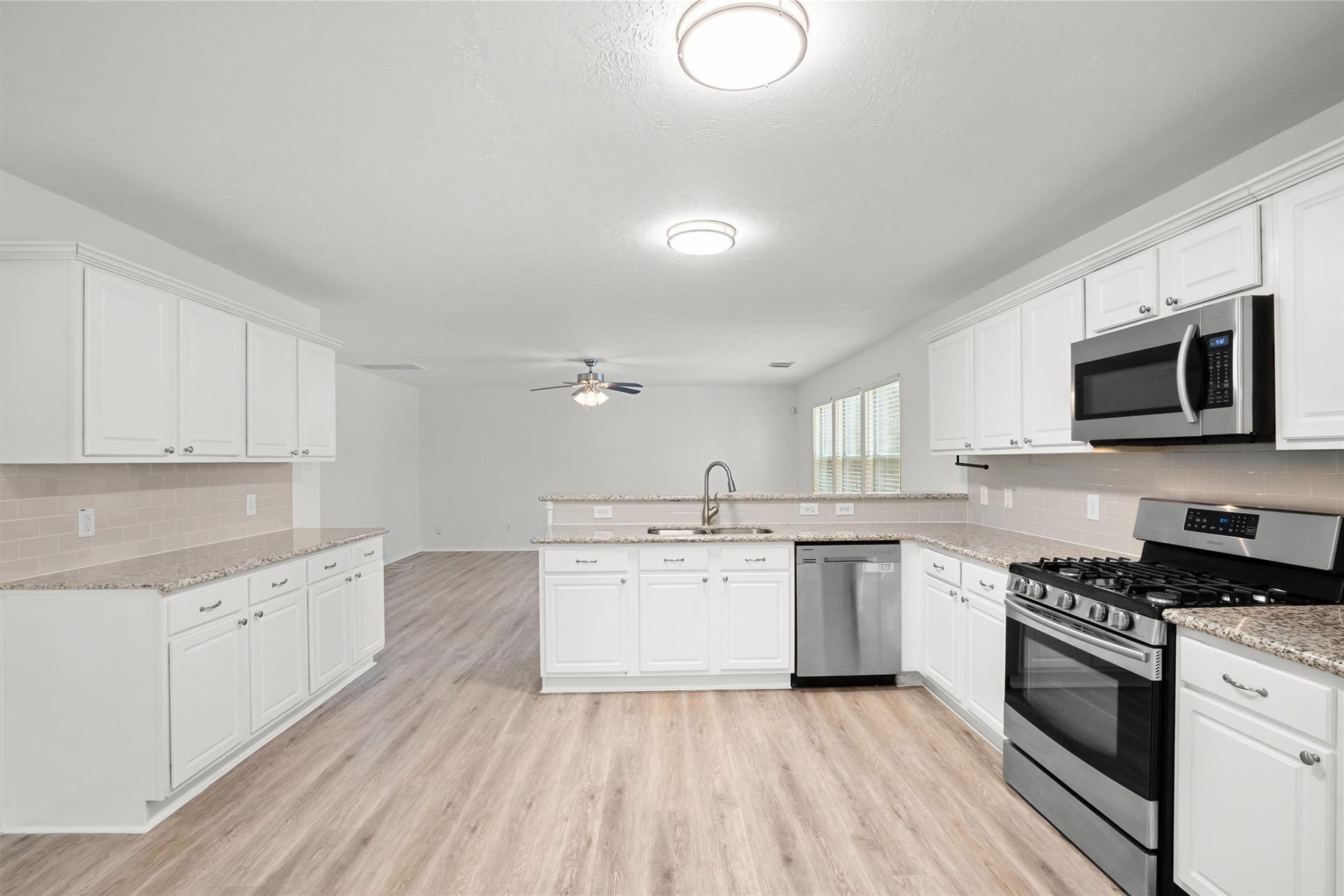 115 S Vesper Bend Circle, Spring, TX 77382 115 S Vesper Bend Circle, Spring, TX 77382