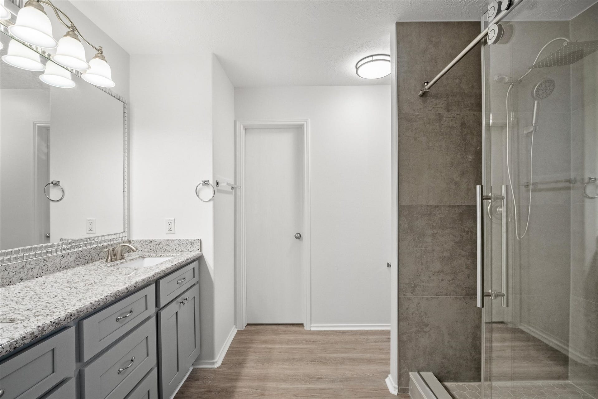 115 S Vesper Bend Circle, Spring, TX 77382 Primary bathroom