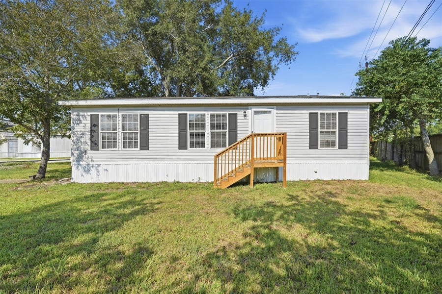 Property photo for 114 Dolphin Harbor N, Baytown, TX