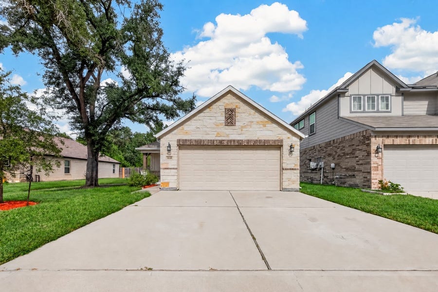 Property photo for 11638 Colossal Oak Drive, Houston, TX