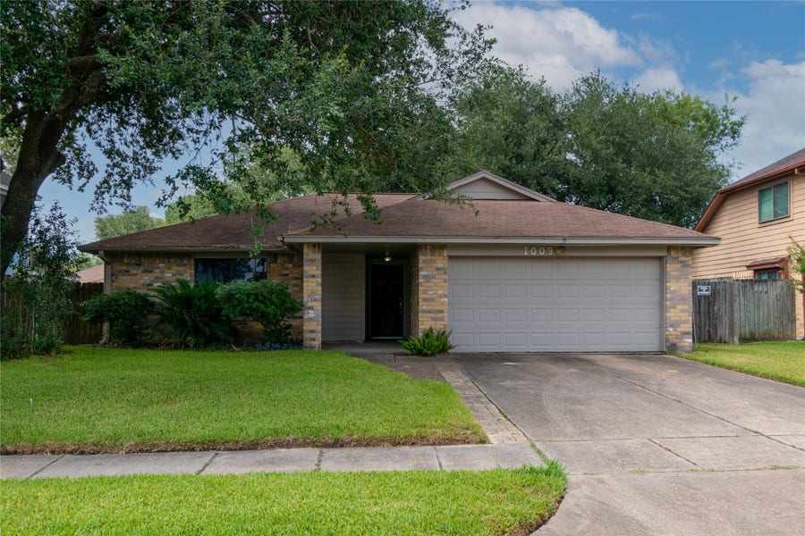 Property photo for 1009 Wildwood Drive, Deer Park, TX