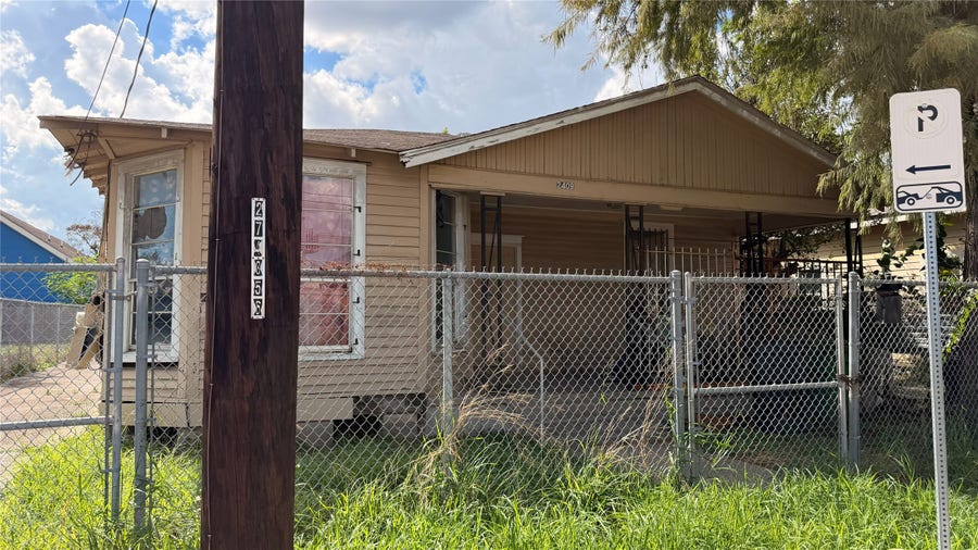 Property photo for 2409 Elysian Street, Houston, TX