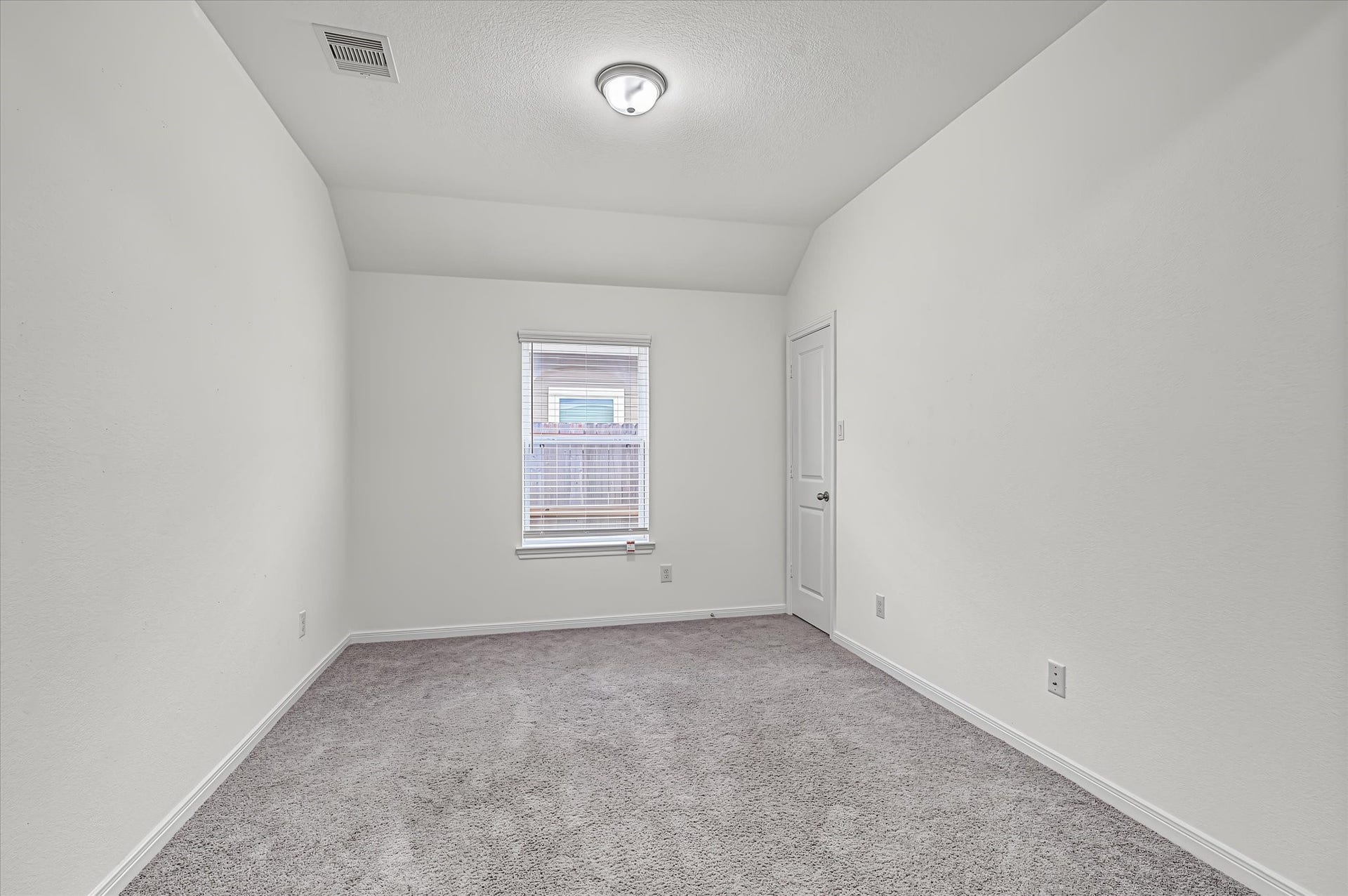 9607 Bright Song Lane, Houston, TX 77078 Bright and spacious Game Room with plush carpeting, featuring a large window for natural light and a modern ceiling fixture.