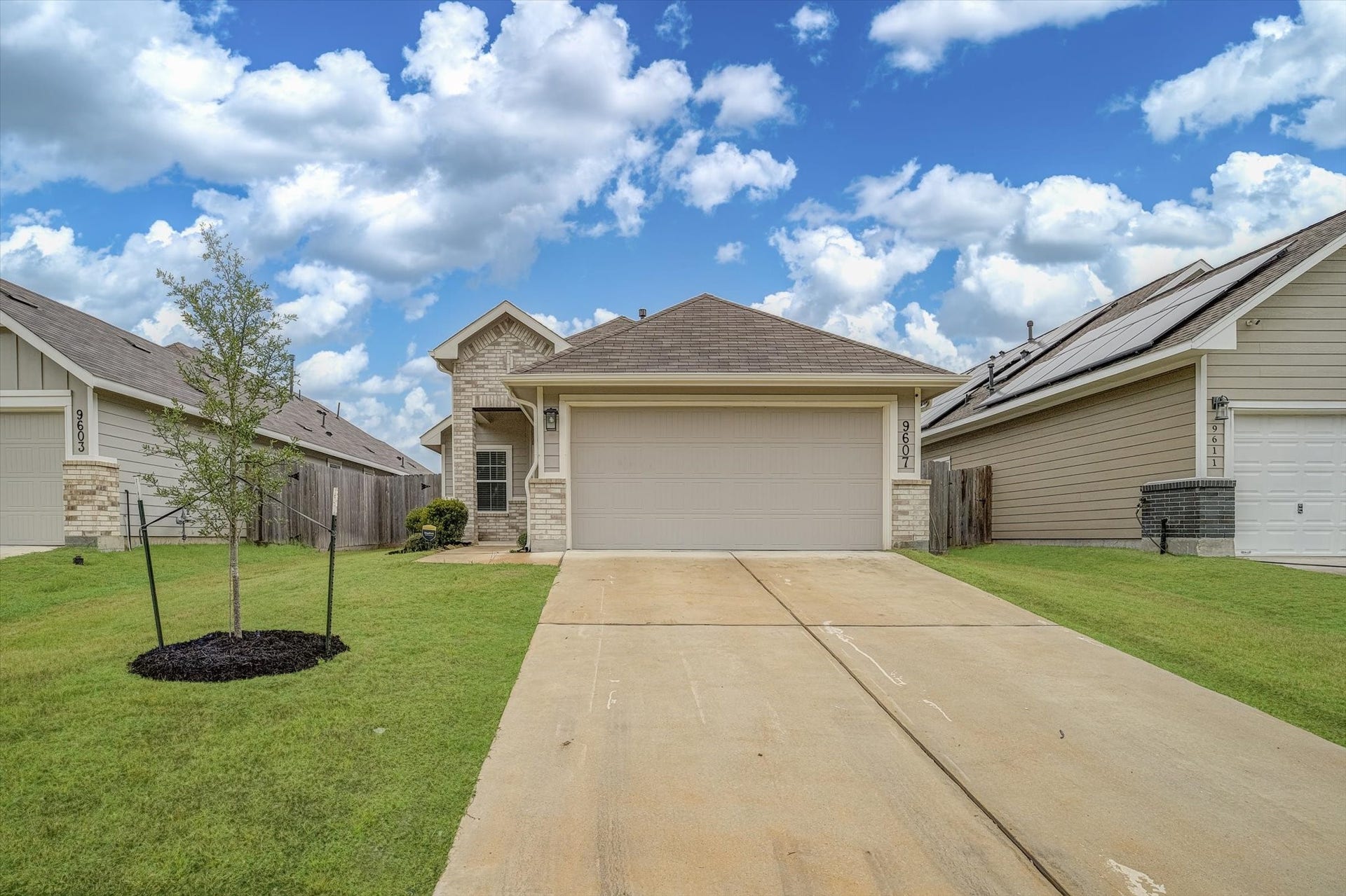 9607 Bright Song Lane, Houston, TX 77078 Charming single-story home with a welcoming stone-accented facade, spacious driveway, and neatly landscaped front yard.