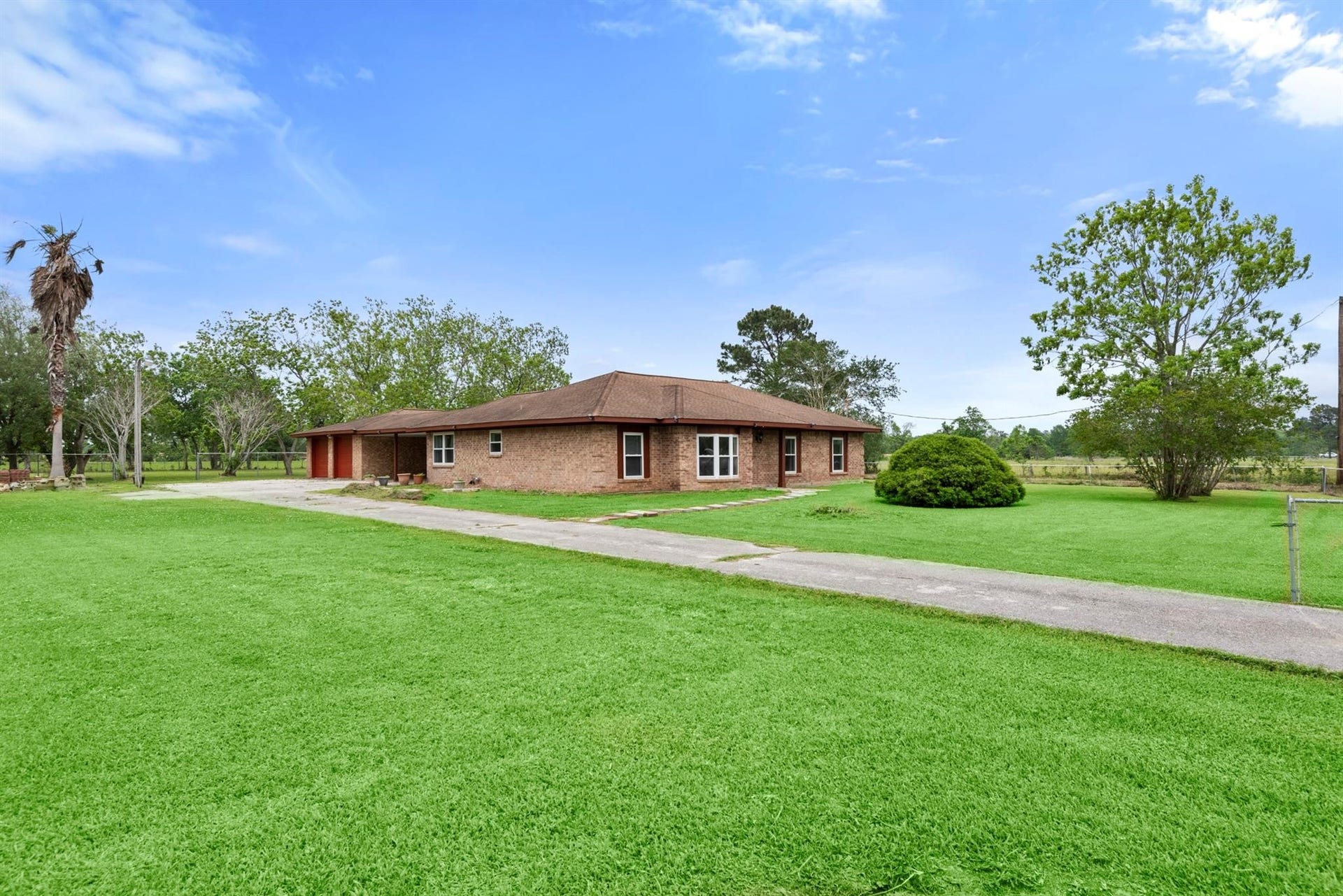 318 County Road 296d, Alvin, TX 77511 318 County Road 296d, Alvin, TX 77511