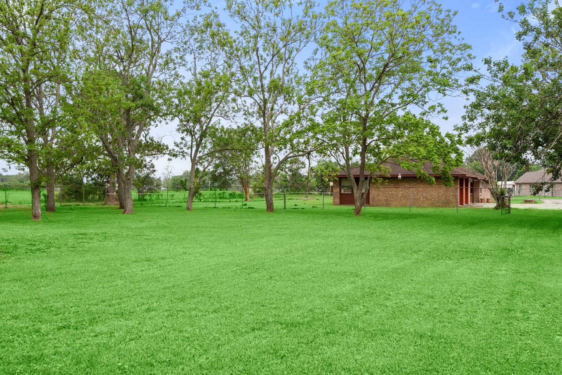 318 County Road 296d, Alvin, TX 77511 318 County Road 296d, Alvin, TX 77511