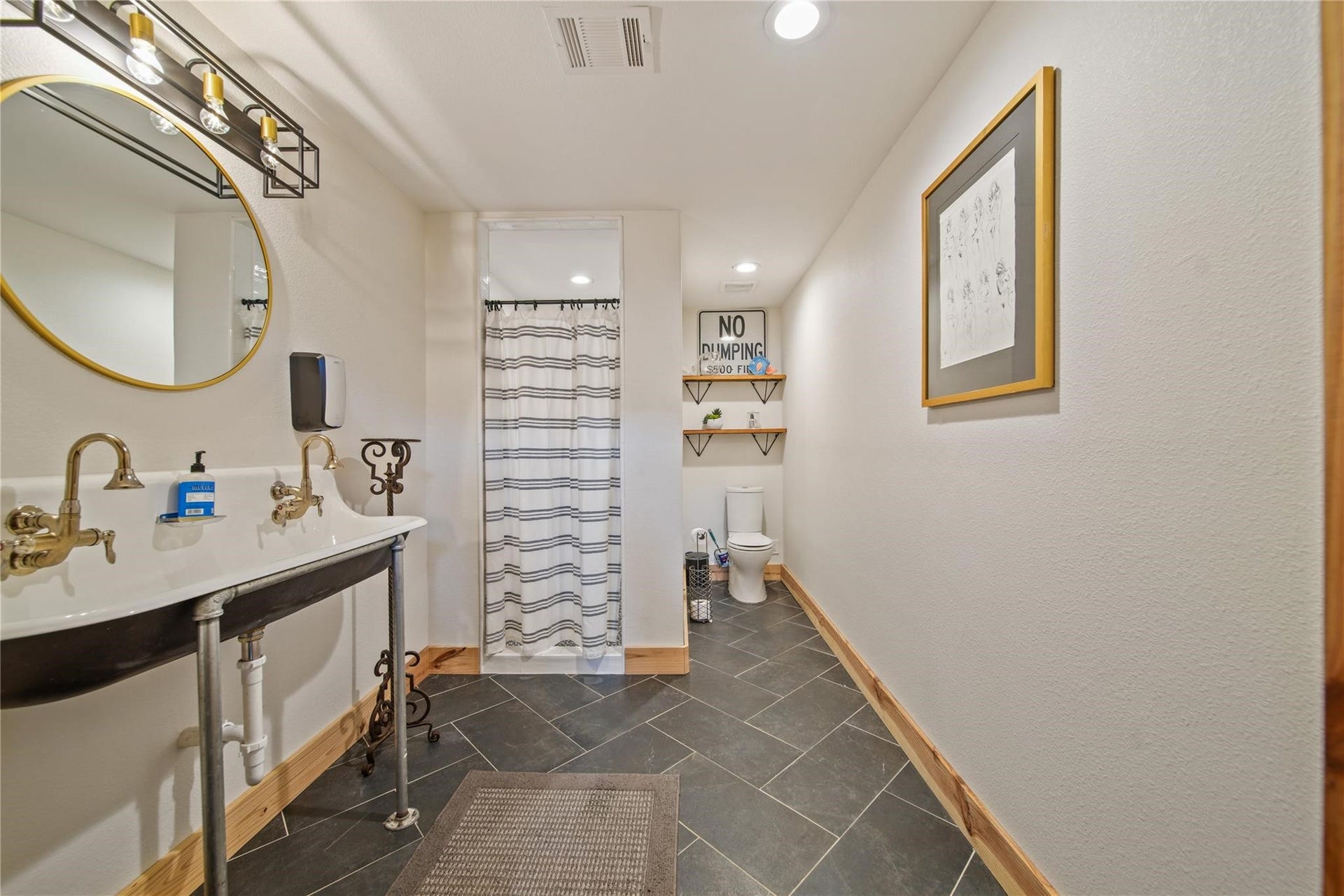 211 1/2 Avenue A, Dickinson, TX 77539 211 1/2 Avenue A, Dickinson, TX 77539
