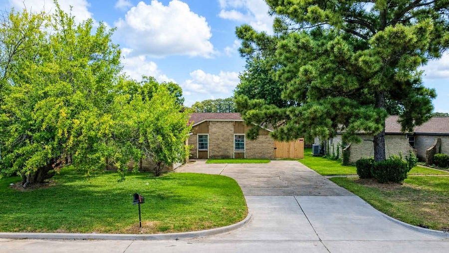 Property photo for 8710 Parkway Forest Drive, Houston, TX
