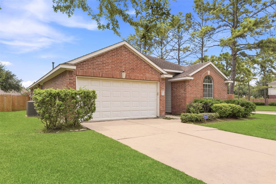 Property photo for 2002 Roaring Springs Drive, Pearland, TX