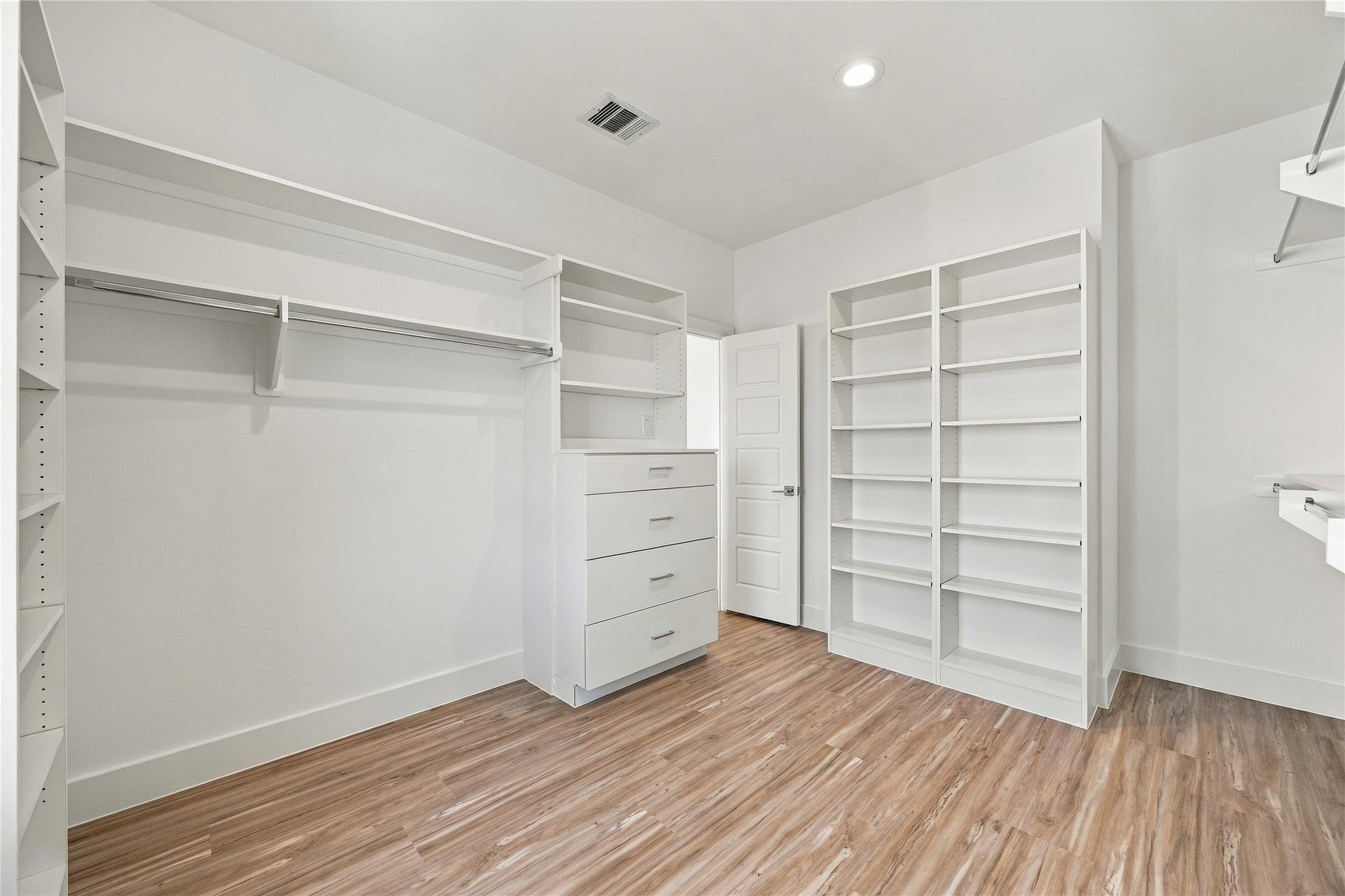 4704 Thornton Views Road, Houston, TX 77018 4704 Thornton Views Road, Houston, TX 77018