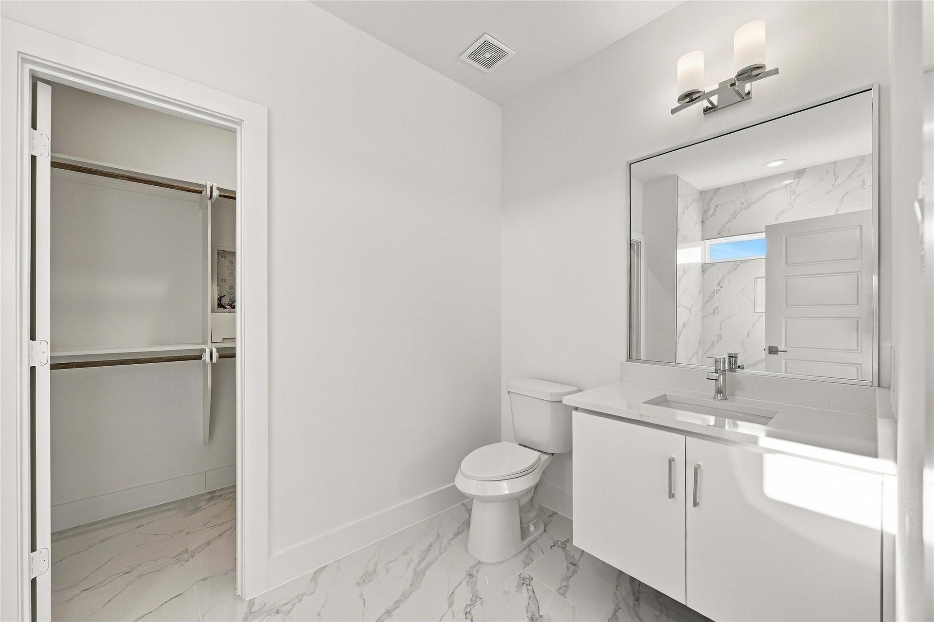 4704 Thornton Views Road, Houston, TX 77018 4704 Thornton Views Road, Houston, TX 77018