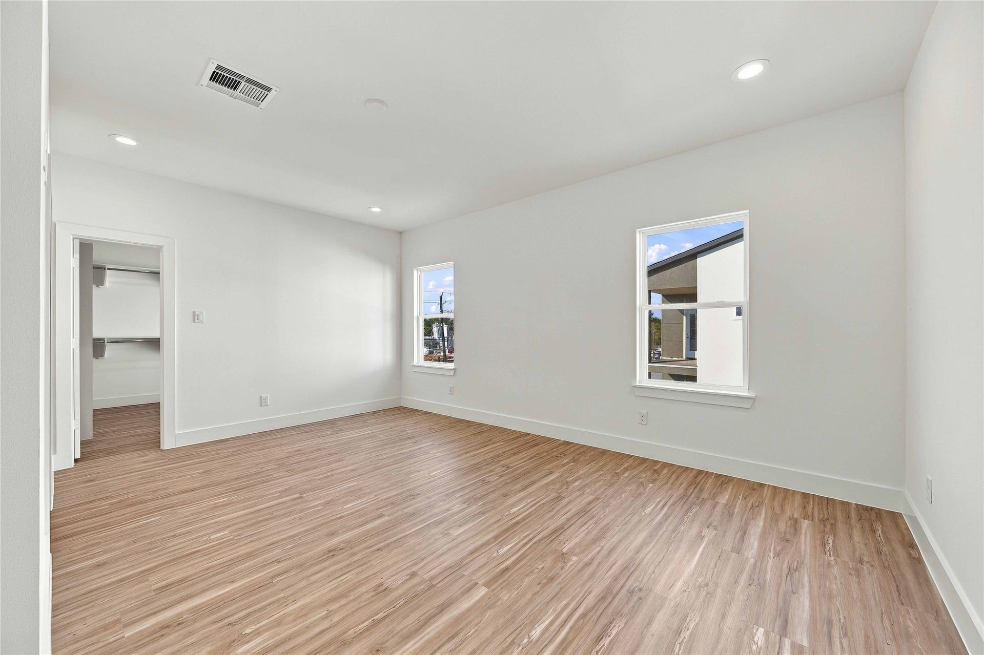 4704 Thornton Views Road, Houston, TX 77018 4704 Thornton Views Road, Houston, TX 77018