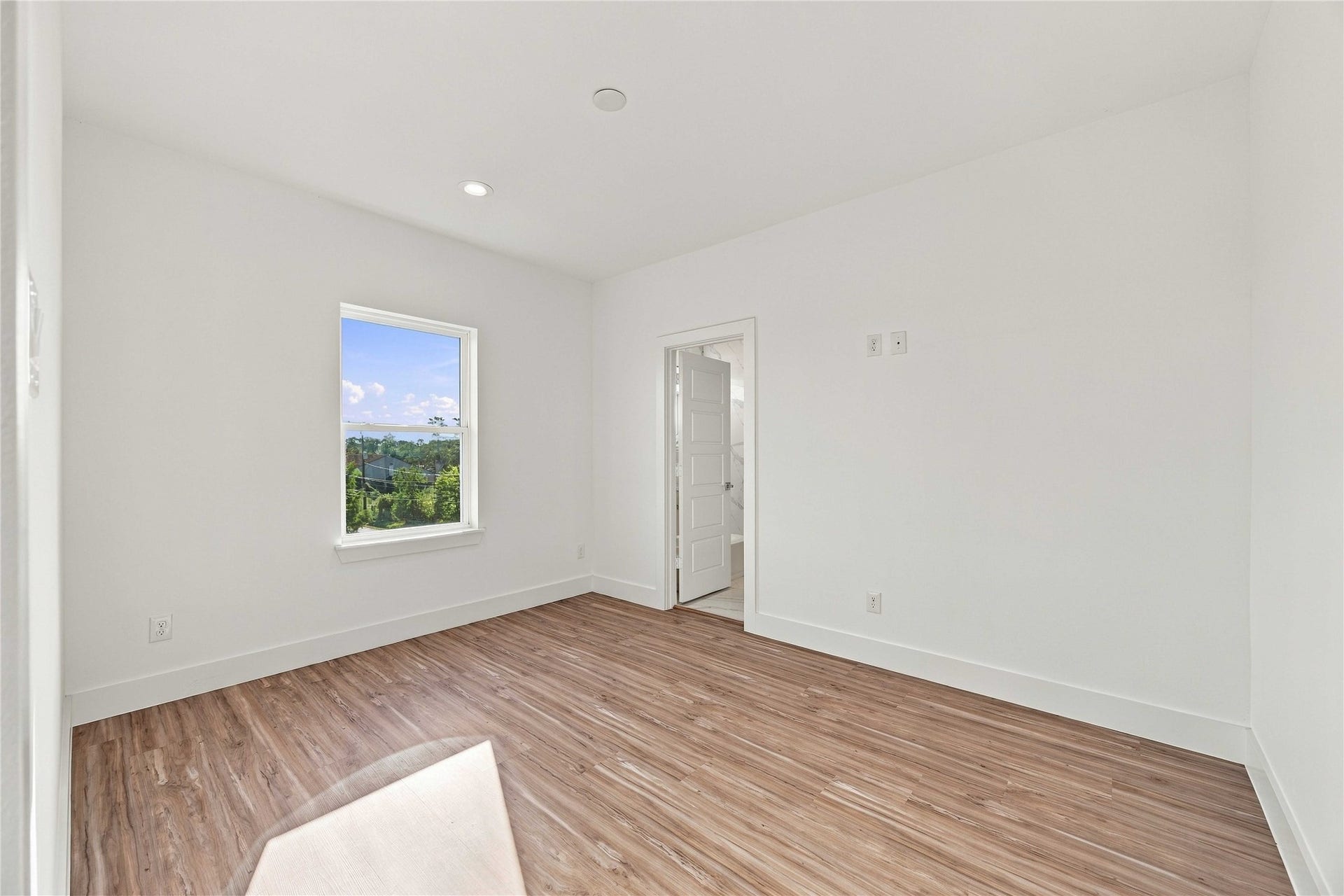 4704 Thornton Views Road, Houston, TX 77018 4704 Thornton Views Road, Houston, TX 77018