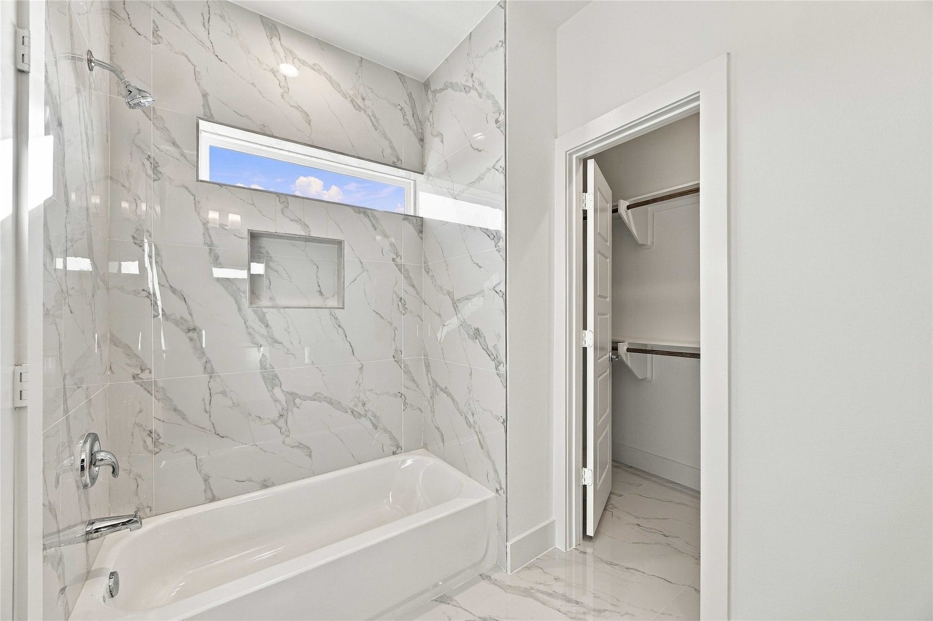 4704 Thornton Views Road, Houston, TX 77018 4704 Thornton Views Road, Houston, TX 77018