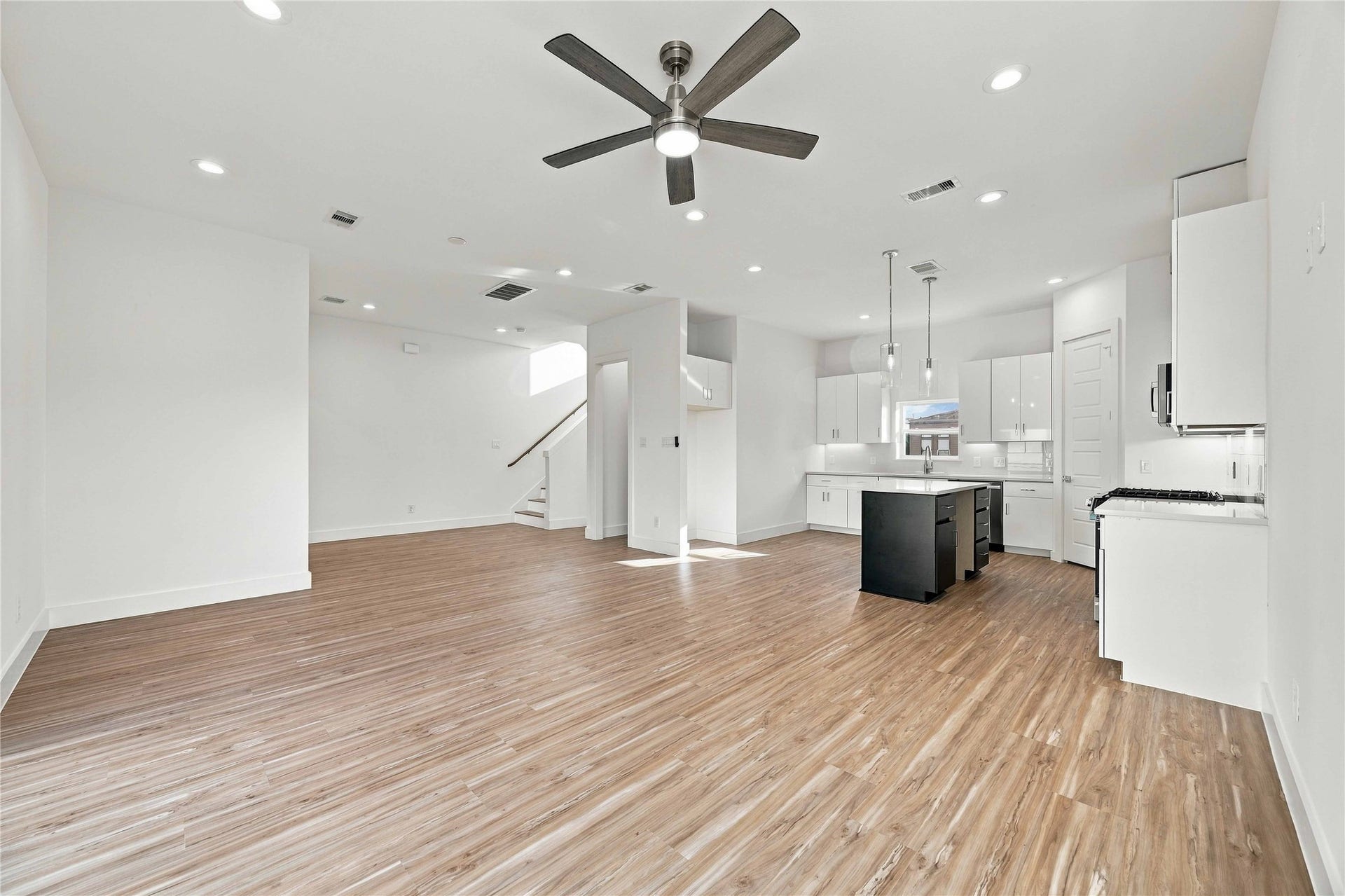 4704 Thornton Views Road, Houston, TX 77018 4704 Thornton Views Road, Houston, TX 77018