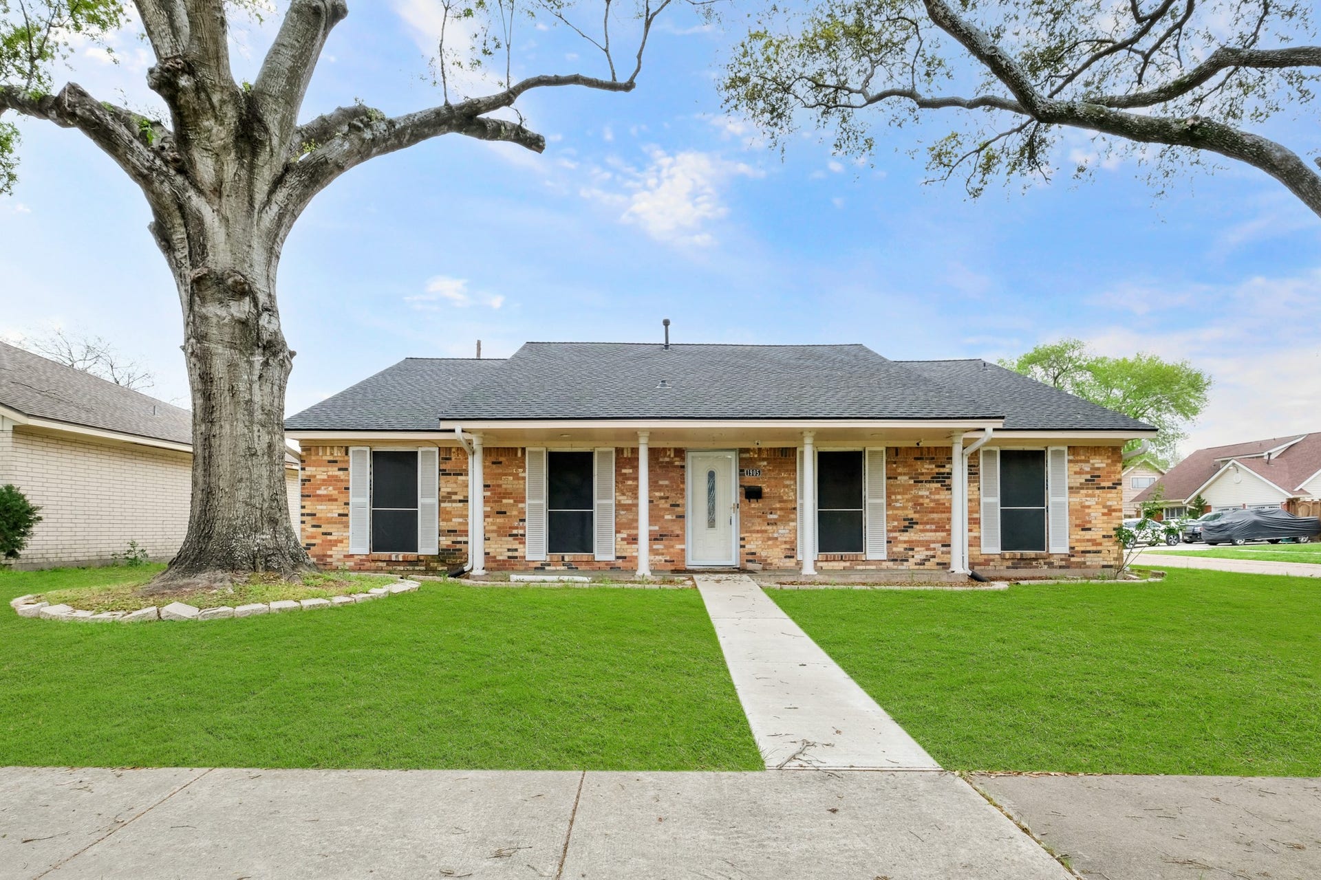 1905 Zapp Lane, Pasadena, TX 77502 Large corner lot. Garage is located on the side.