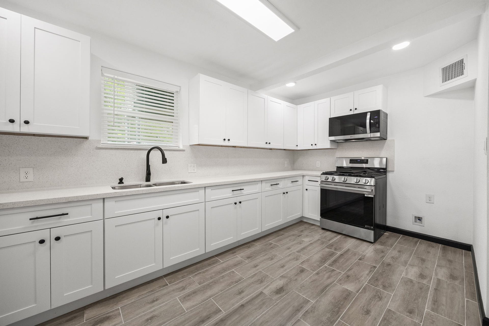 1913 30th Street, Galveston, TX 77550 1913 30th Street, Galveston, TX 77550