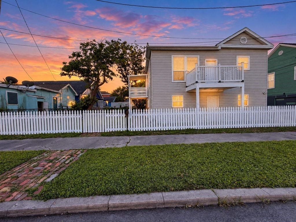 1913 30th Street, Galveston, TX 77550 1913 30th Street, Galveston, TX 77550