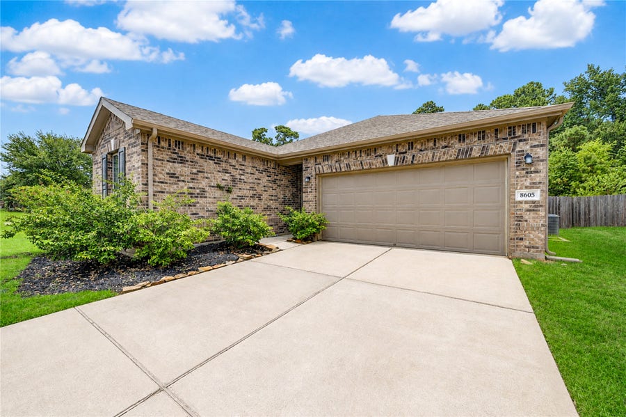 Property photo for 8605 Cimarron Mesa Lane, Magnolia, TX