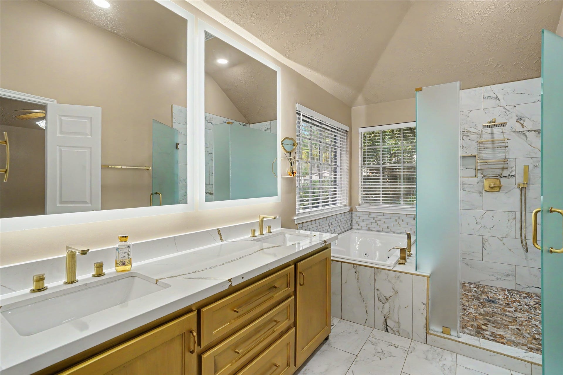 835 Maplewood Falls Court, Houston, TX 77062 835 Maplewood Falls Court, Houston, TX 77062