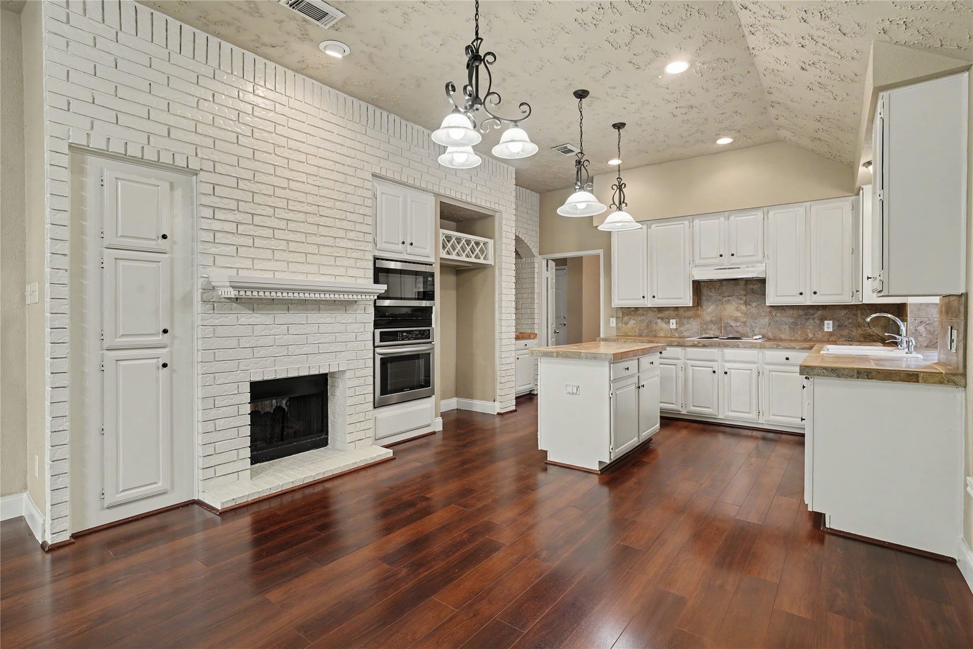 835 Maplewood Falls Court, Houston, TX 77062 835 Maplewood Falls Court, Houston, TX 77062