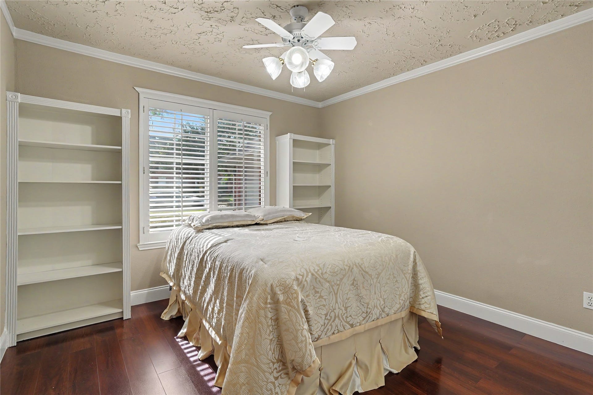835 Maplewood Falls Court, Houston, TX 77062 835 Maplewood Falls Court, Houston, TX 77062