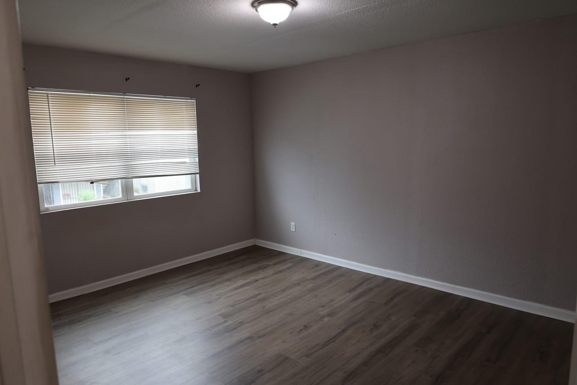 5625 Antoine Drive, #1314, Houston, TX 77091 One of two generously sized bedrooms features neutral finishes and wood-look flooring.