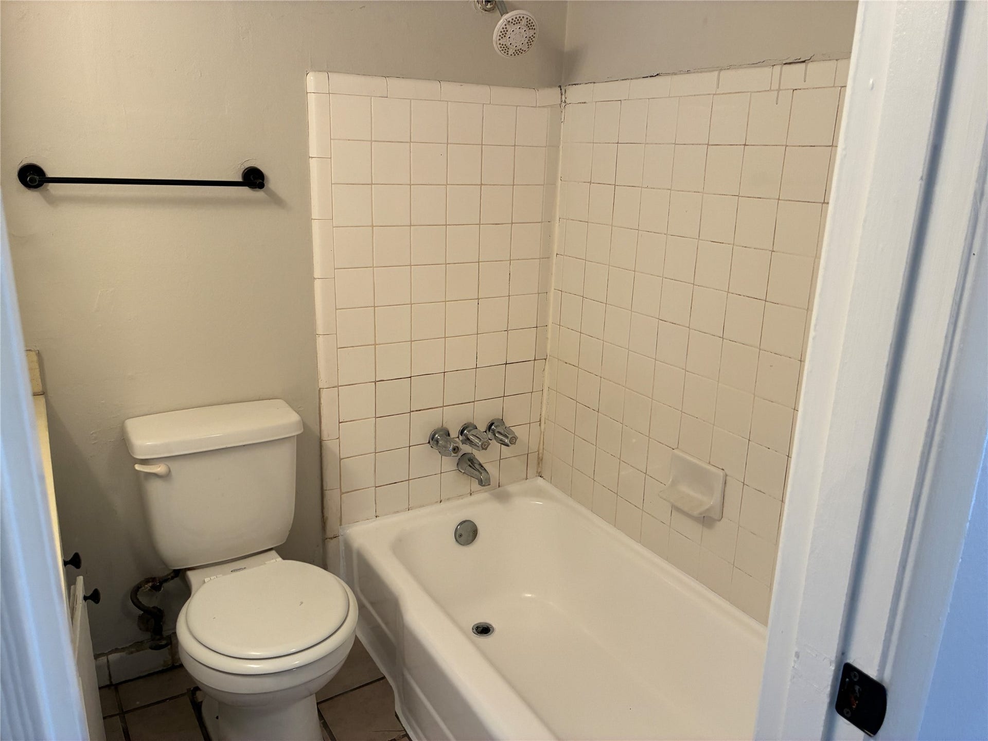 3400 Timmons Lane, #72, Houston, TX 77027 Hall Bath