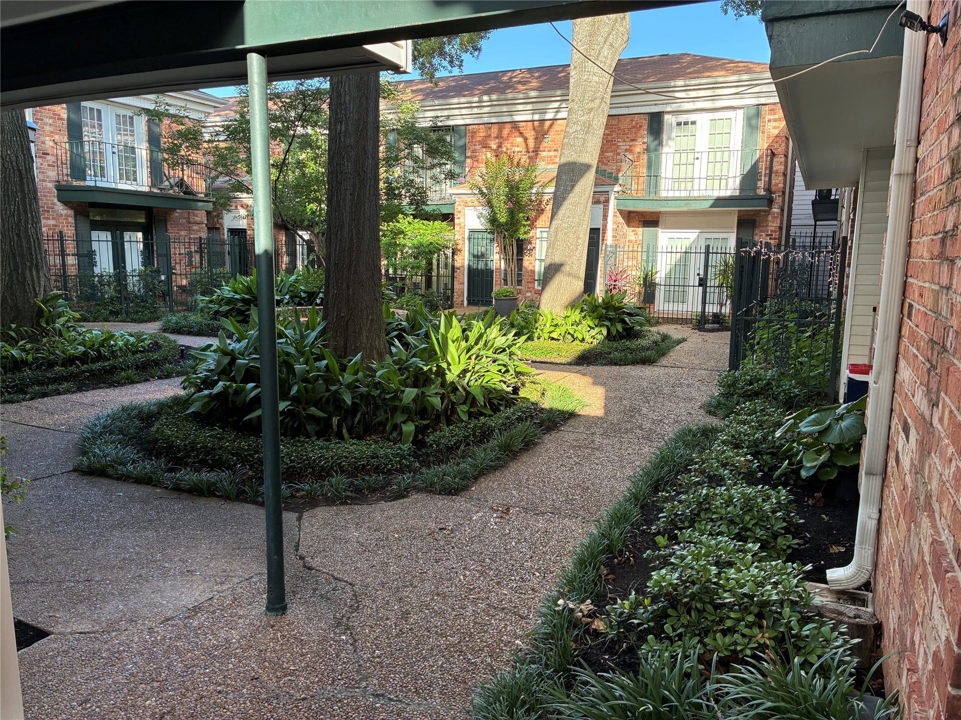 3400 Timmons Lane, #72, Houston, TX 77027 Courtyard Entrance