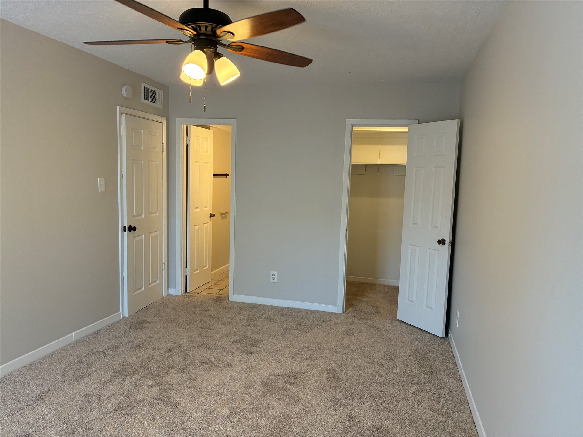 3400 Timmons Lane, #72, Houston, TX 77027 Primary Bedroom with doors to half bath and walk in closet