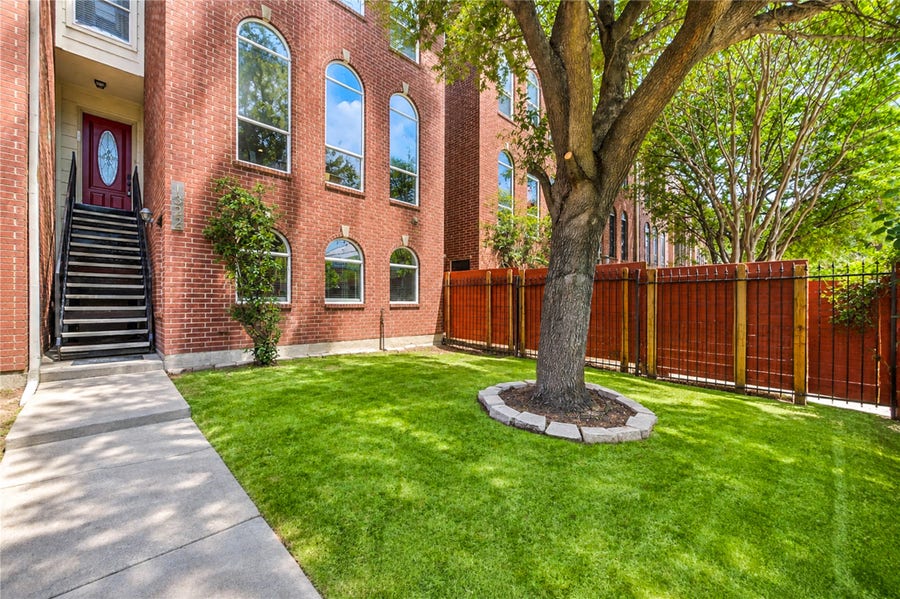Property photo for 1322 Emancipation Avenue, Houston, TX