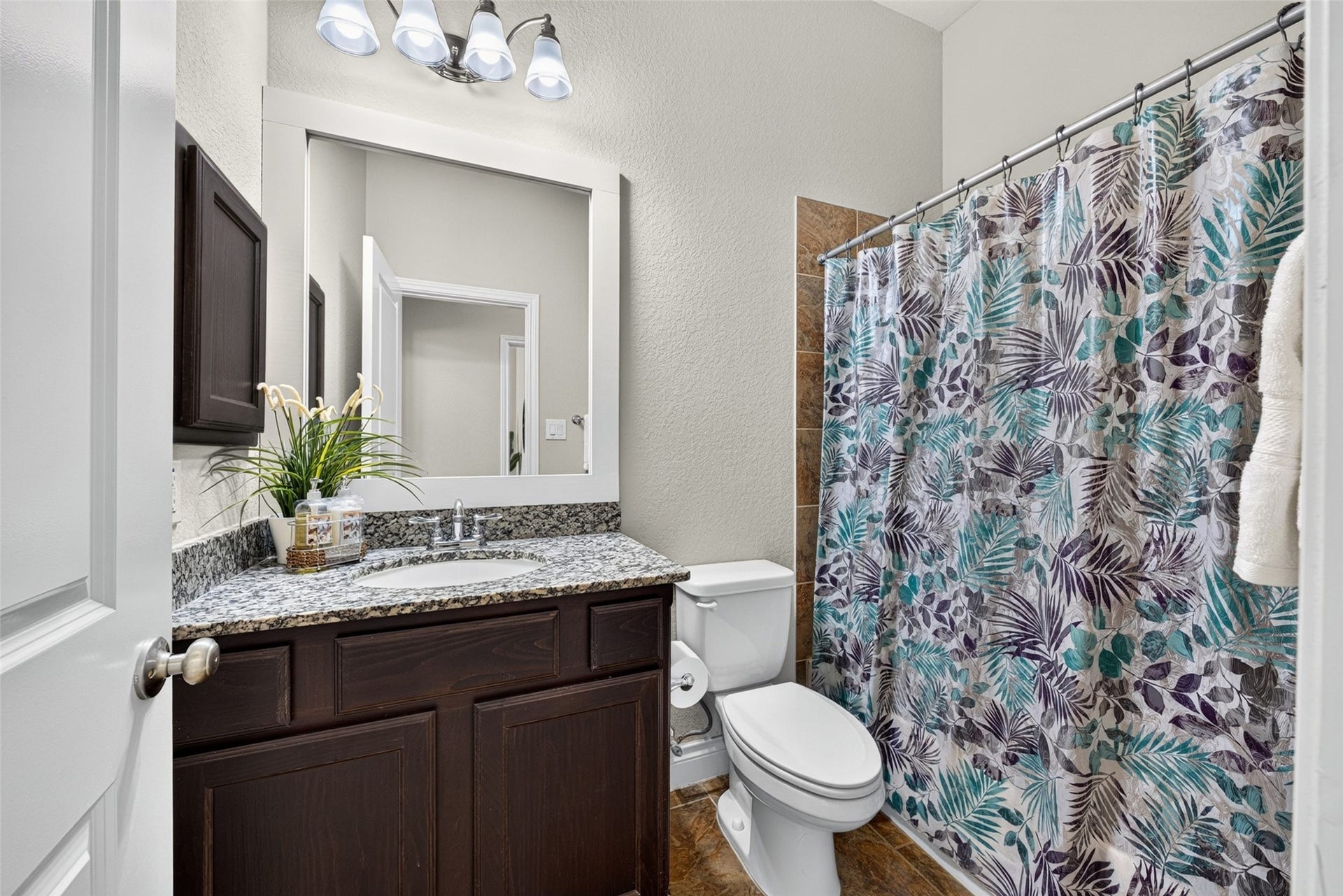 4003 Birch Vale Lane, Sugar Land, TX 77479 Secondary bathroom thoughtfully located to serve bedrooms and visiting guests with ease.