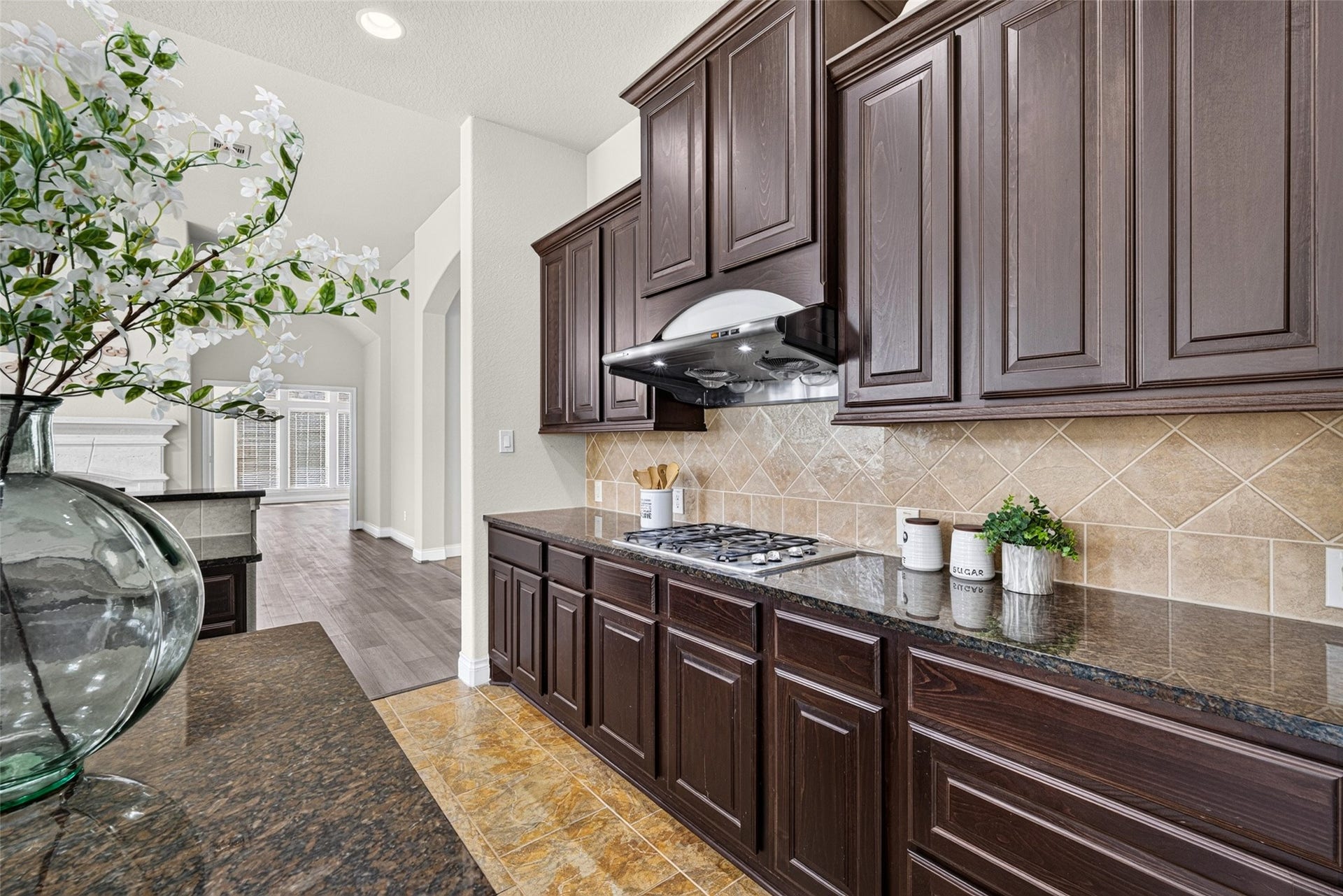 4003 Birch Vale Lane, Sugar Land, TX 77479 Generous cabinet storage and spacious counters make morning breakfast routines a breeze.