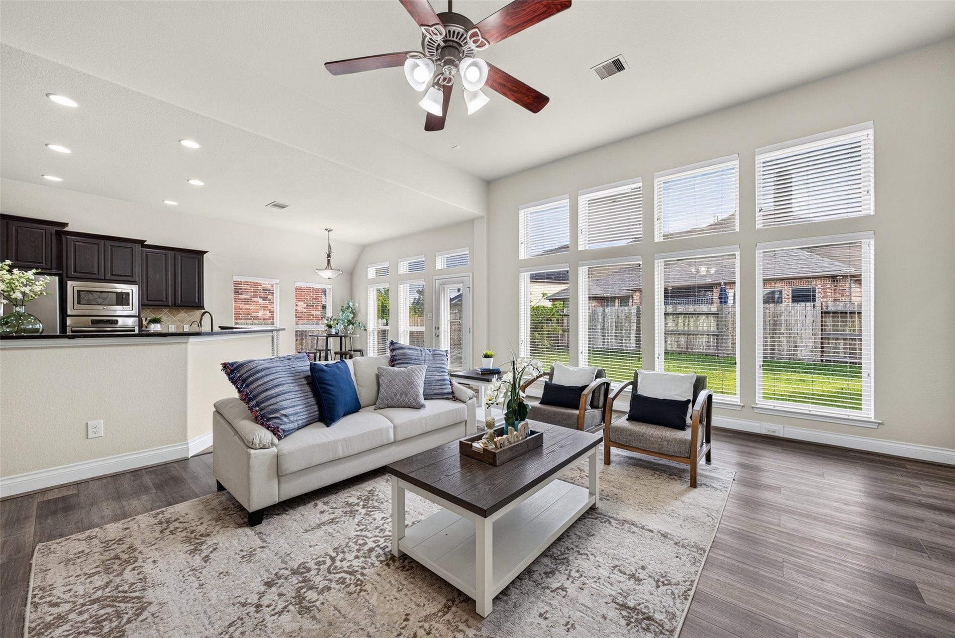 4003 Birch Vale Lane, Sugar Land, TX 77479 Warm and joyful family room with sunny windows that bring the outdoors right inside.