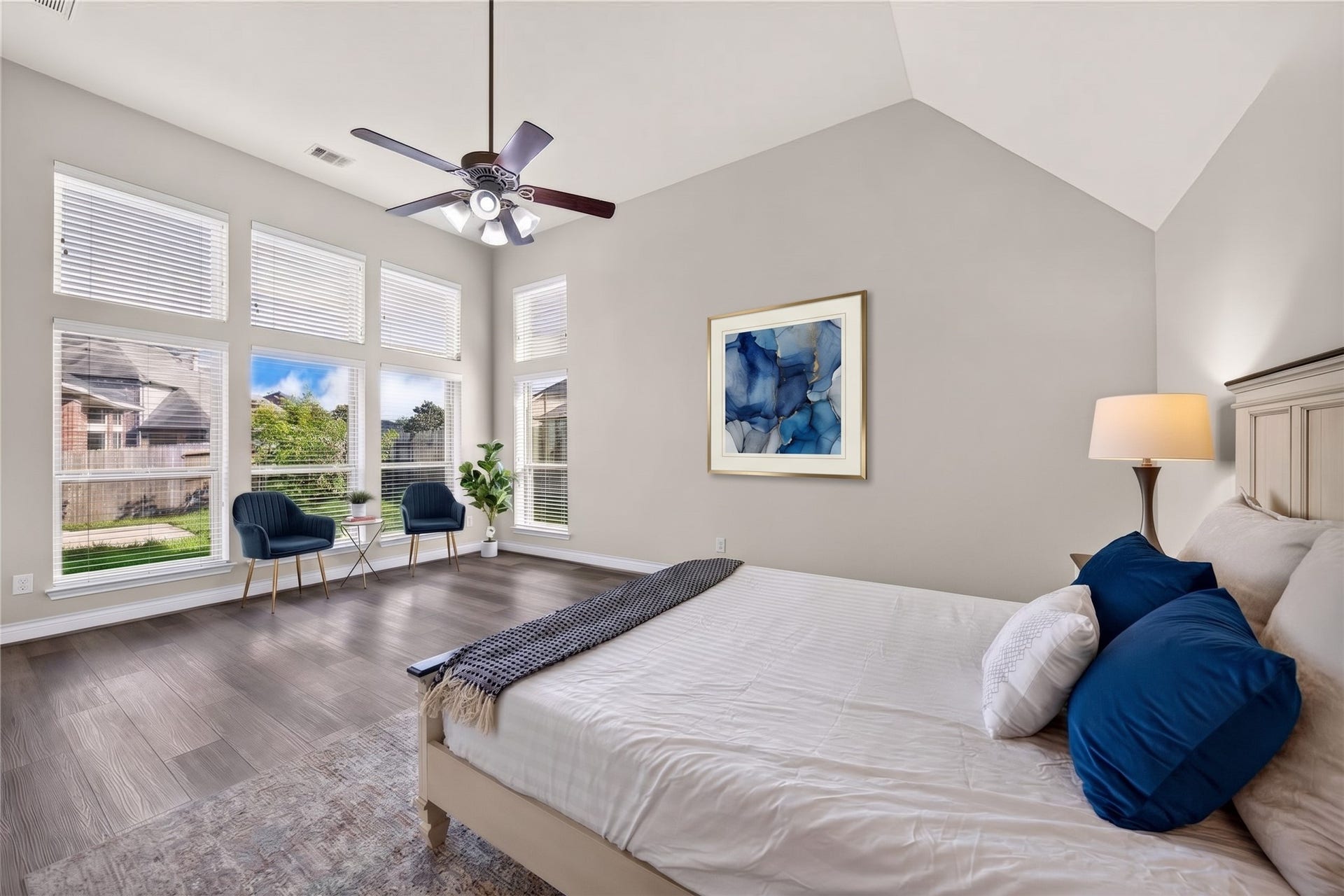 4003 Birch Vale Lane, Sugar Land, TX 77479 Spacious primary bedroom with plenty of room for a cozy reading nook or sitting area to unwind at the end of the day.