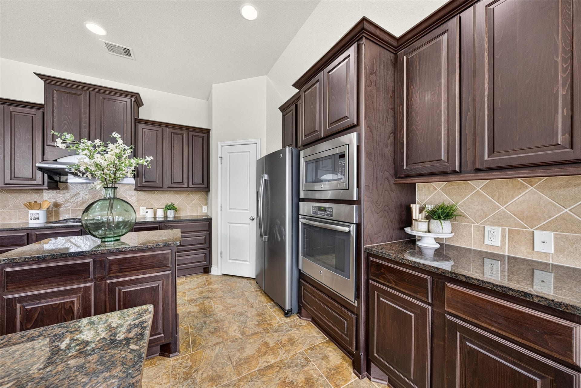 4003 Birch Vale Lane, Sugar Land, TX 77479 4003 Birch Vale Lane, Sugar Land, TX 77479