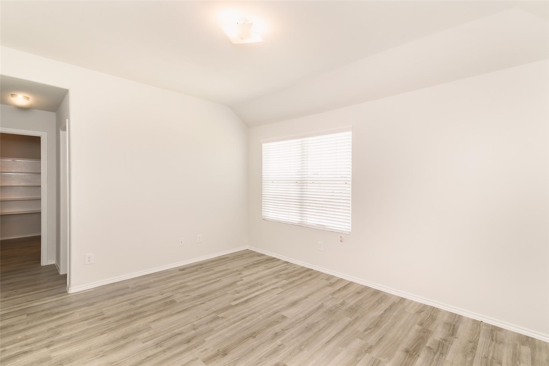 24211 Paresi Court, Katy, TX 77493 Photos may be representative of the floor plan and not the exact home. Finishes, layout, and features of the actual property for lease may vary.